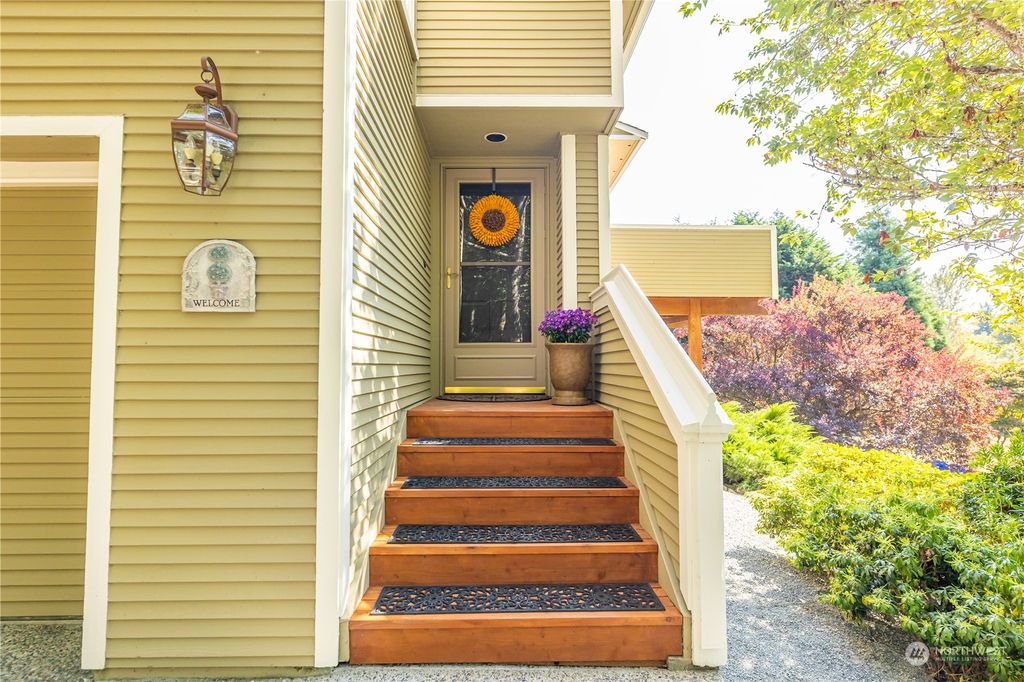 Photo of 6229 65th Drive SE, Snohomish, WA 98290 (MLS # 2010616)