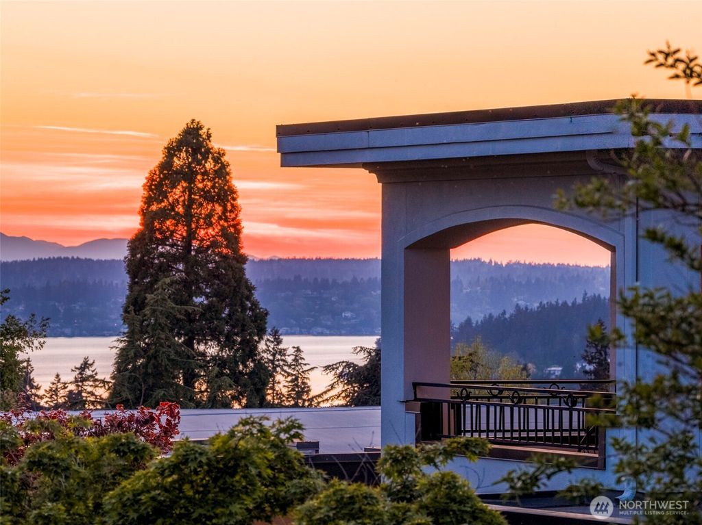 Photo of 116 16th Avenue, Kirkland, WA 98033 (MLS # 2514731)