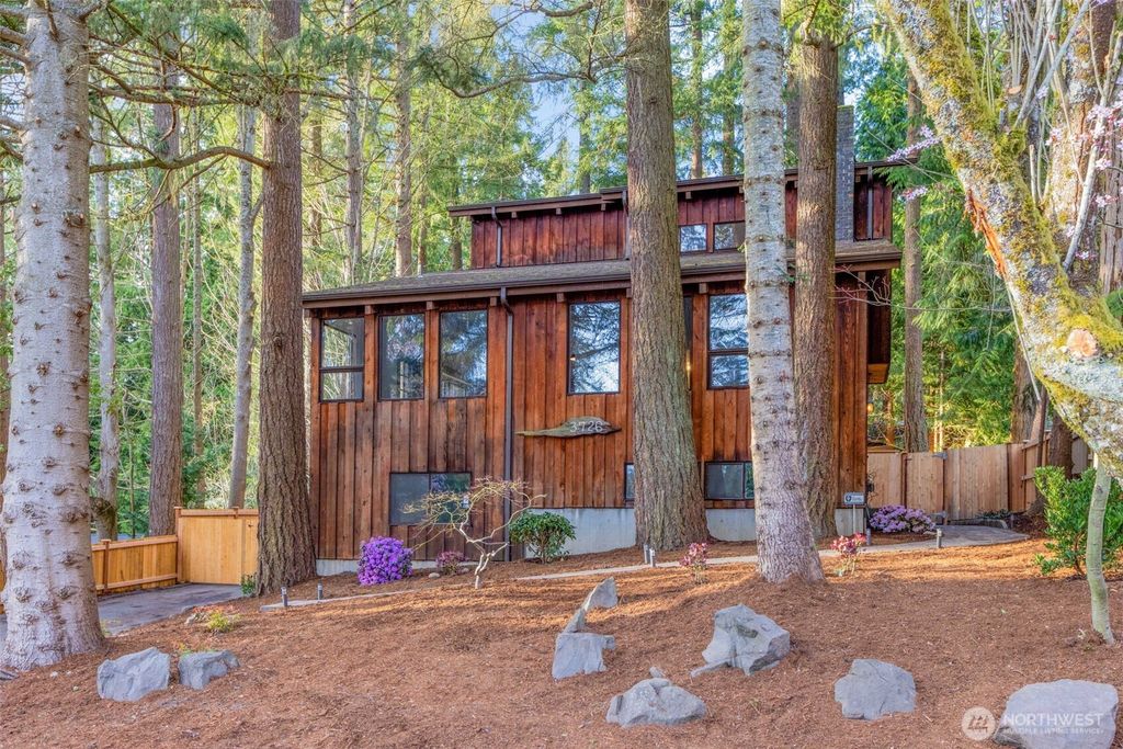 Photo of 3726 NE 193rd Street, Lake Forest Park, WA 98155 (MLS # 2349991)