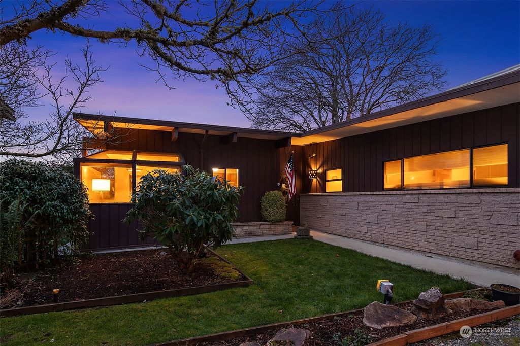 Photo of 3713 E Lake Sammamish Shore Lane SE, Sammamish, WA 98075 (MLS # 2312461)