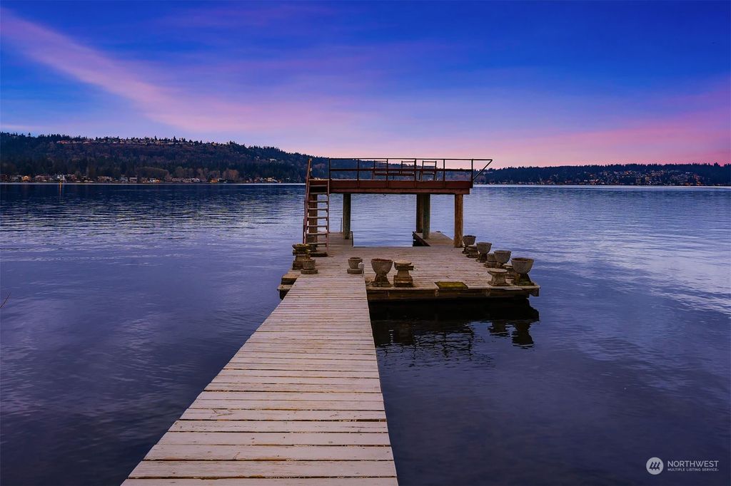 Photo of 3713 E Lake Sammamish Shore Lane SE, Sammamish, WA 98075 (MLS # 2312461)