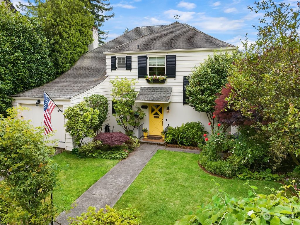 Photo of 3421 W Laurelhurst Drive NE, Seattle, WA 98105 (MLS # 1995552)