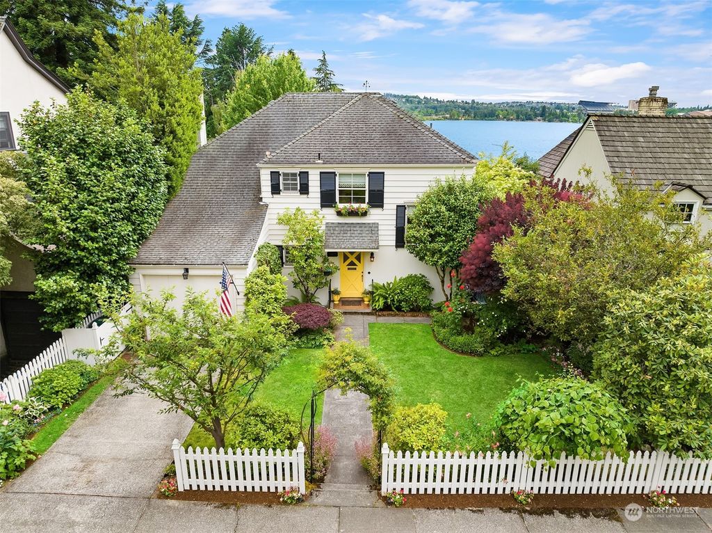 Photo of 3421 W Laurelhurst Drive NE, Seattle, WA 98105 (MLS # 1995552)