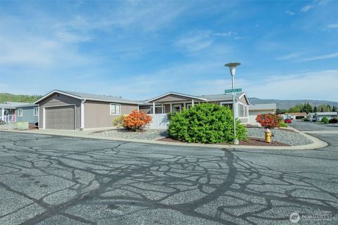Photo of 1706 Twin Peaks Drive #83, Wenatchee, WA 98801 (MLS # 2511202)