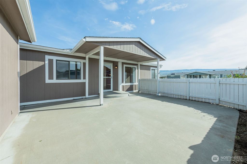 Photo of 1706 Twin Peaks Drive #83, Wenatchee, WA 98801 (MLS # 2511202)