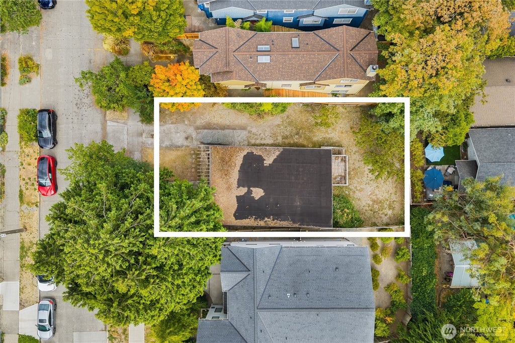 Photo of 440 26th Avenue E, Seattle, WA 98112 (MLS # 2587693)