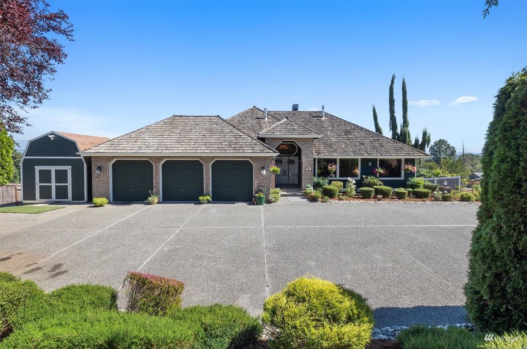 Photo of 15425 Broadway Avenue, Snohomish, WA 98296 (MLS # 1993206)
