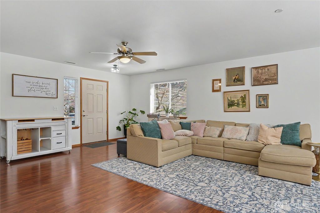 Photo of 2811 Hannen Street, Dupont, WA 98327 (MLS # 2505310)