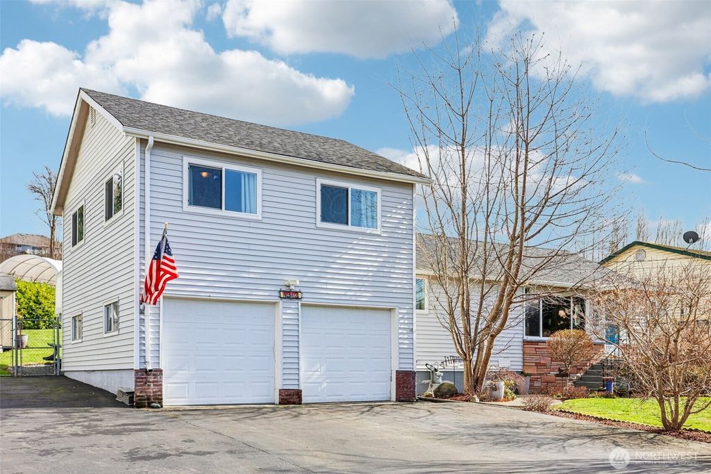 Photo of 4913 W Sunnyside Boulevard, Marysville, WA 98270 (MLS # 2486159)