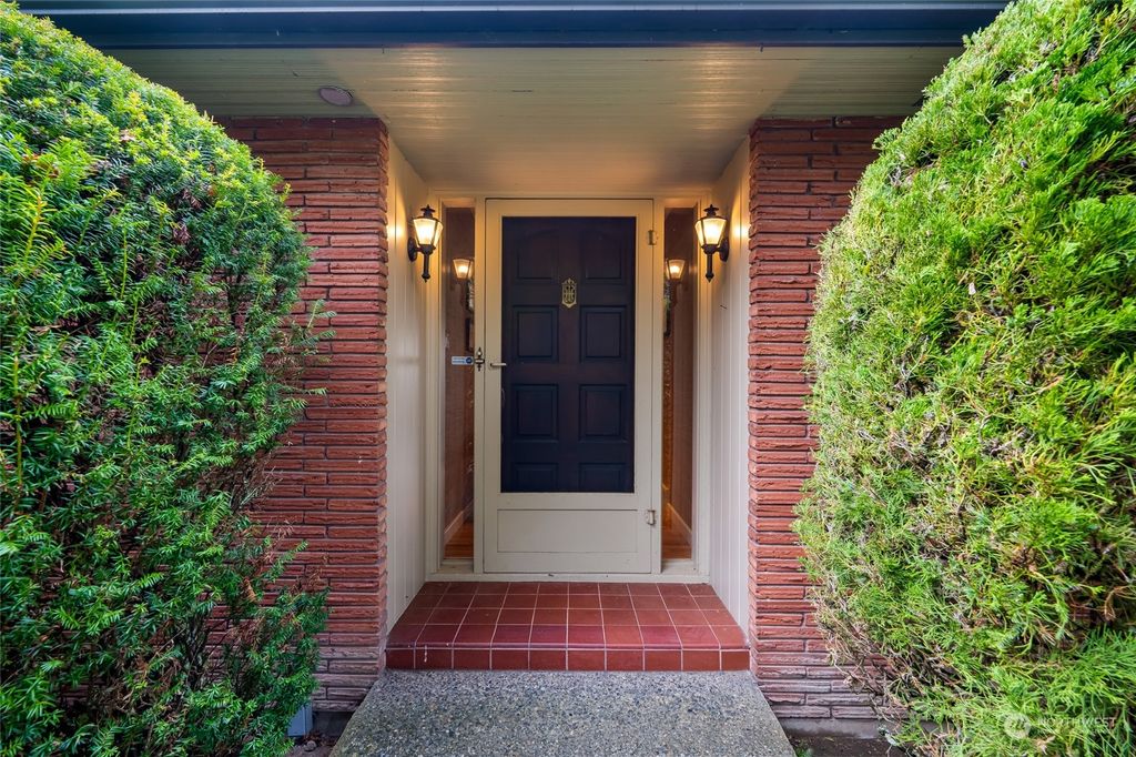 Photo of 770 Crown Drive, Everett, WA 98203 (MLS # 2320343)