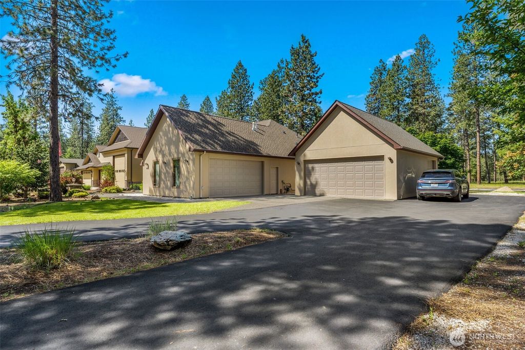Photo of 406 Hogans Way, Chewelah, WA 99109 (MLS # 2462781)