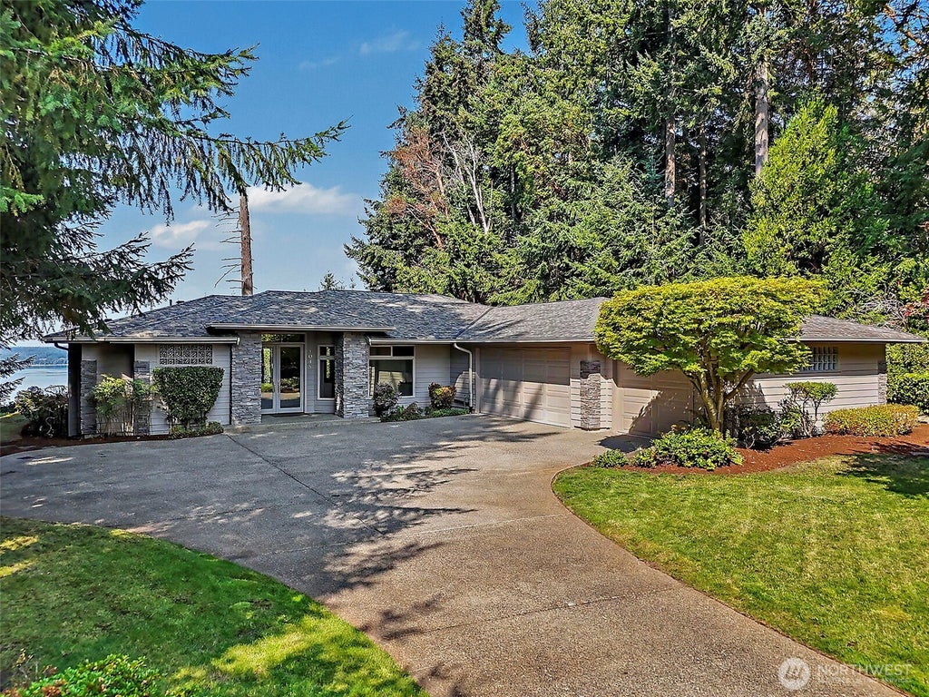 Photo of 1045 Paha View Drive, Fox Island, WA 98333 (MLS # 2574831)