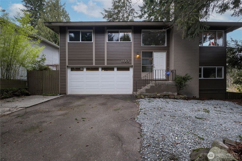 Photo of 1123 SW 144 Street, Burien, WA 98166 (MLS # 2494145)