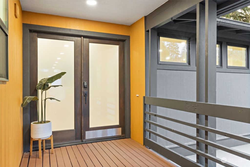 Photo of 4013 NE 186th Street, Lake Forest Park, WA 98155 (MLS # 2310932)