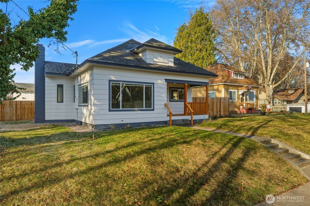 Photo of 564 S 1st Street, Walla Walla, WA 99362 (MLS # 2470607)