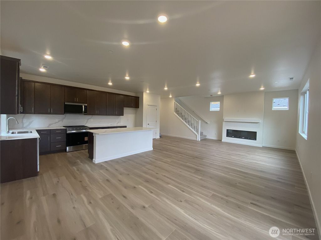 Photo of 1439 121st Avenue SE #MB 07, Lake Stevens, WA 98258 (MLS # 2435522)