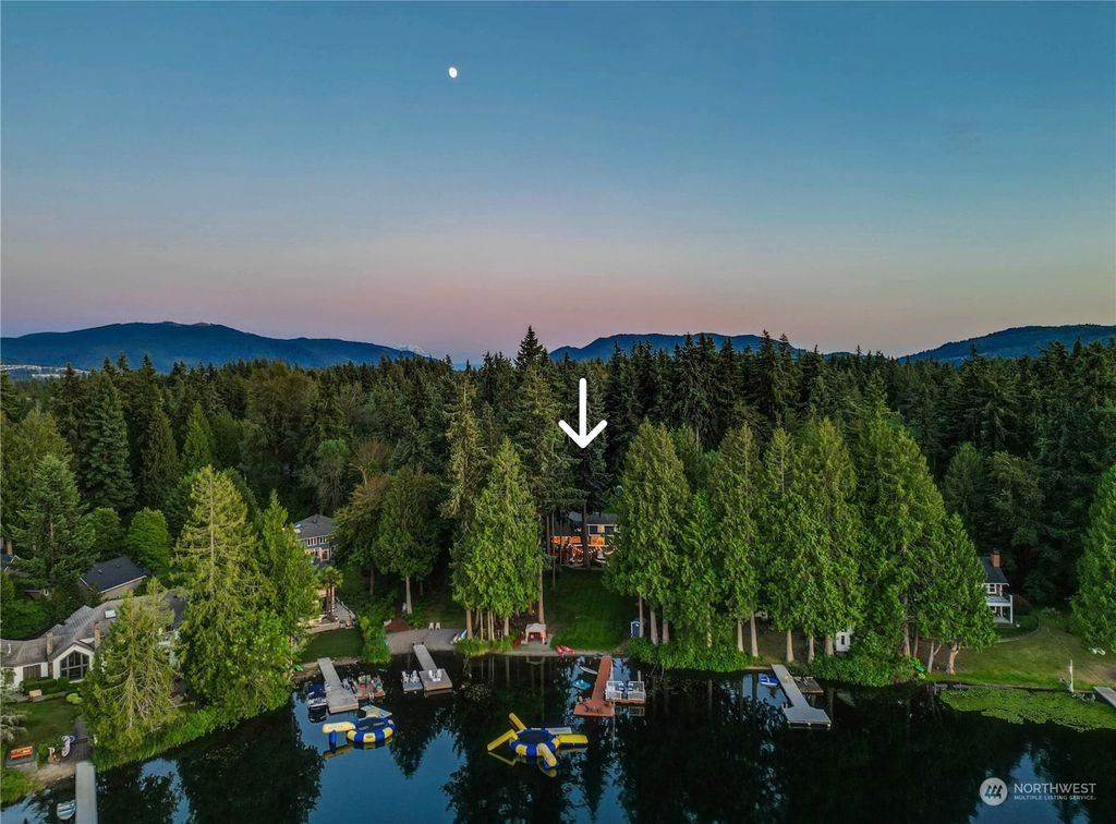Photo of 22016 SE 28th Street, Sammamish, WA 98075 (MLS # 2135004)