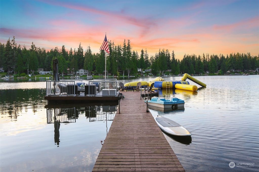 Photo of 22016 SE 28th Street, Sammamish, WA 98075 (MLS # 2135004)