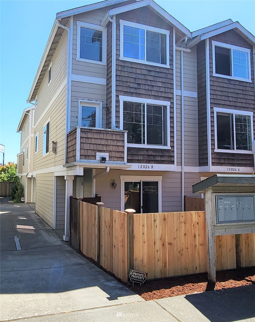 Photo of 12026 28th Avenue NE #B, Seattle, WA 98125 (MLS # 1965994)