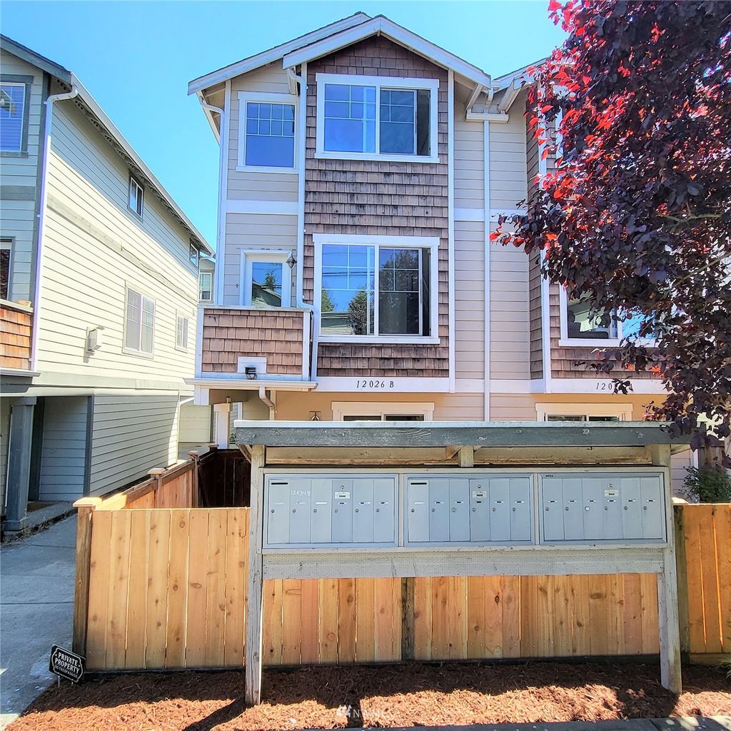 Photo of 12026 28th Avenue NE #B, Seattle, WA 98125 (MLS # 1965994)