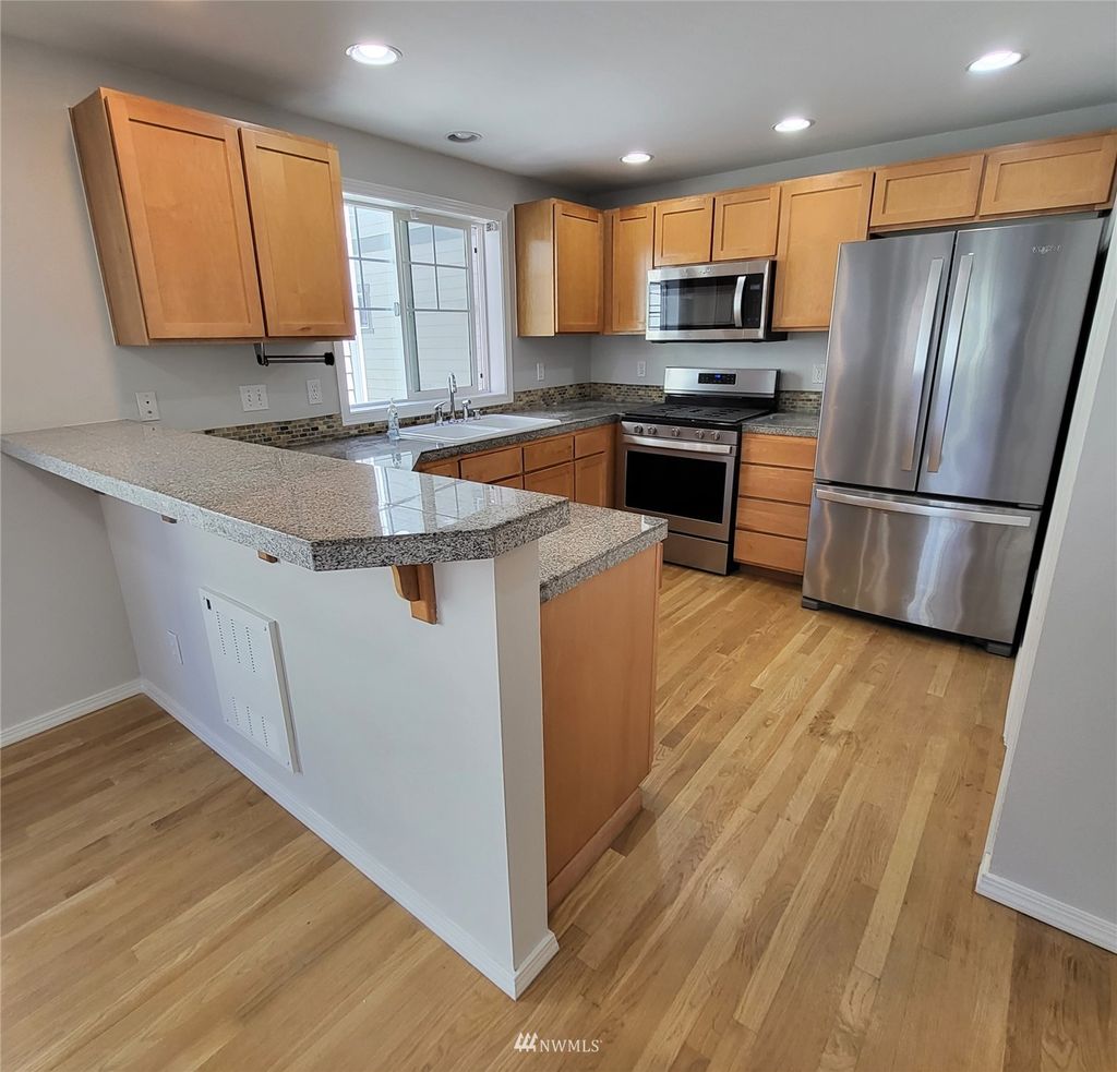 Photo of 12026 28th Avenue NE #B, Seattle, WA 98125 (MLS # 1965994)