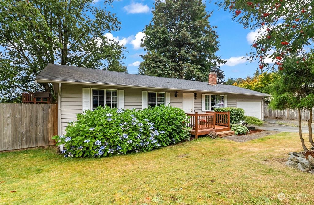 Photo of 804 94th Avenue SE, Lake Stevens, WA 98258 (MLS # 2280258)