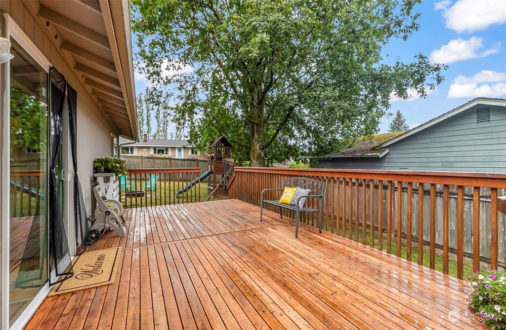 Photo of 804 94th Avenue SE, Lake Stevens, WA 98258 (MLS # 2280258)