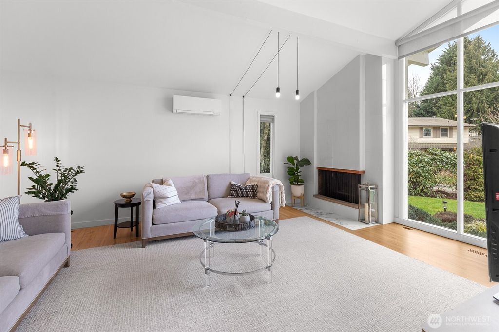 Photo of 8432 SE 34th Place, Mercer Island, WA 98040 (MLS # 2483915)