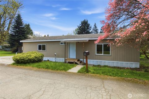 Photo of 11517 155 Avenue SE, Renton, WA 98059 (MLS # 2488147)
