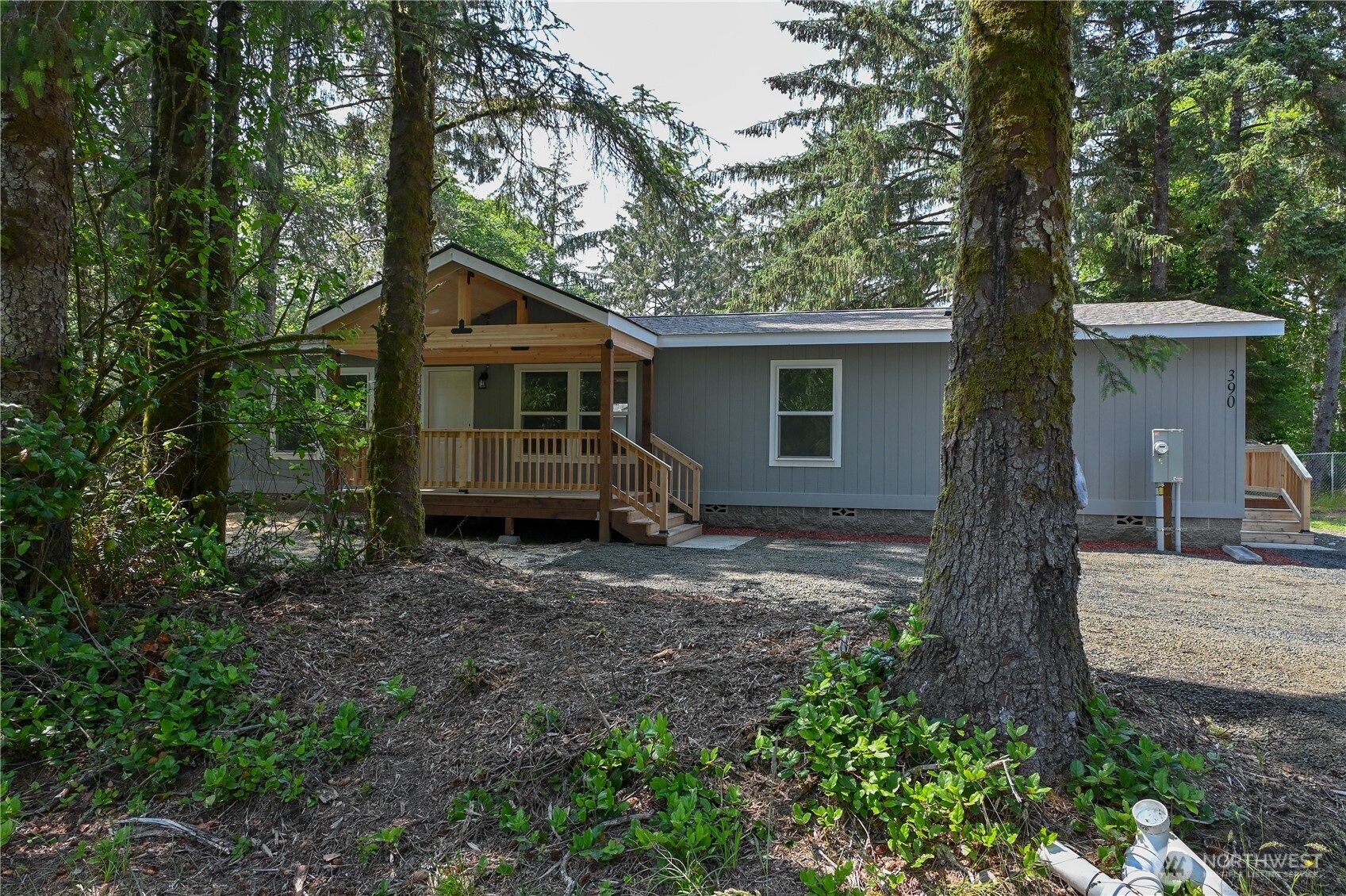 390 Mira Court SE