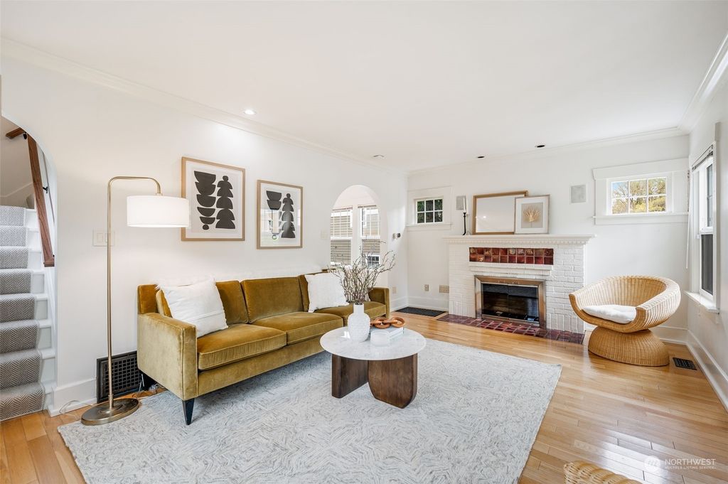 Photo of 112 32nd Avenue S, Seattle, WA 98144 (MLS # 2054344)