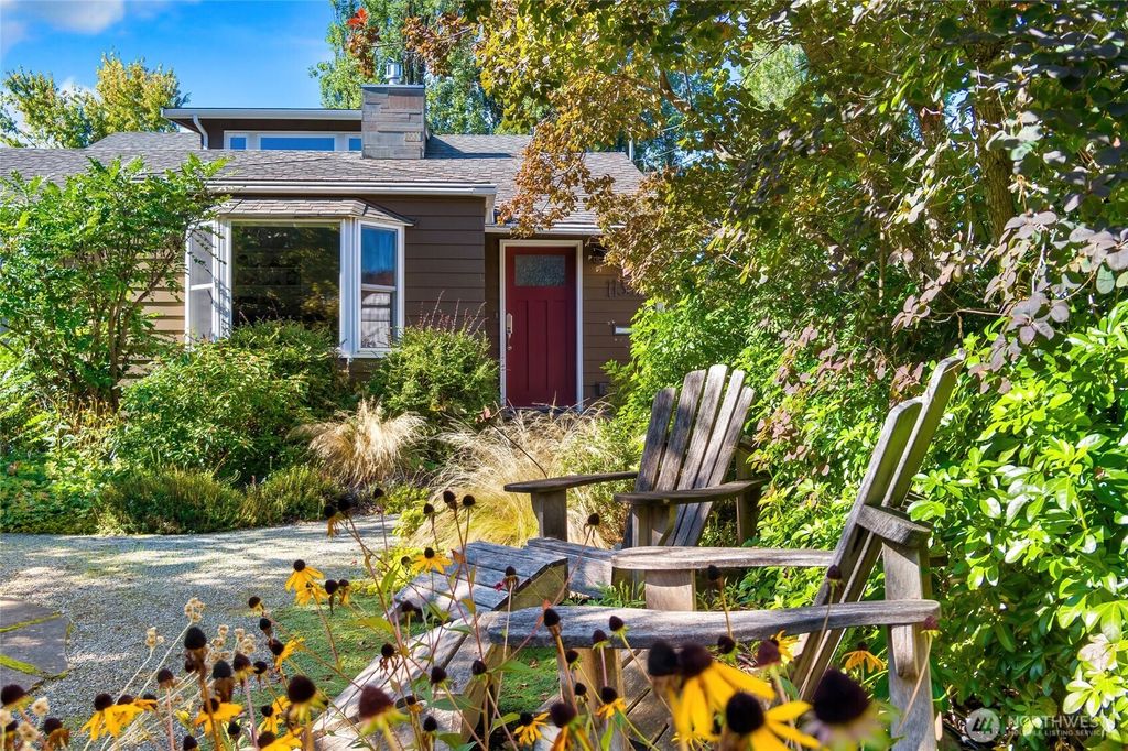 Photo of 11337 14th Avenue NE, Seattle, WA 98125 (MLS # 2349910)