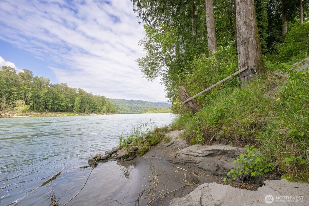 Photo of 42809 Rivers Edge Court, Concrete, WA 98237 (MLS # 2520865)