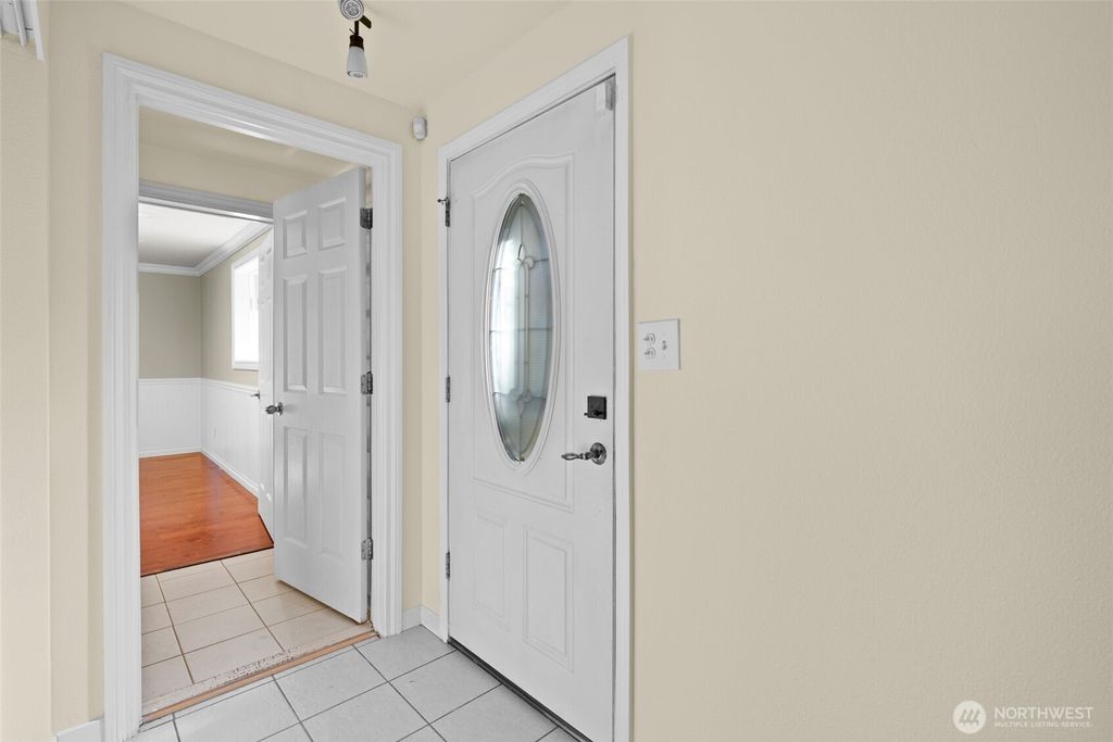 Photo of 880 Quail Lane, Oak Harbor, WA 98277 (MLS # 2443111)