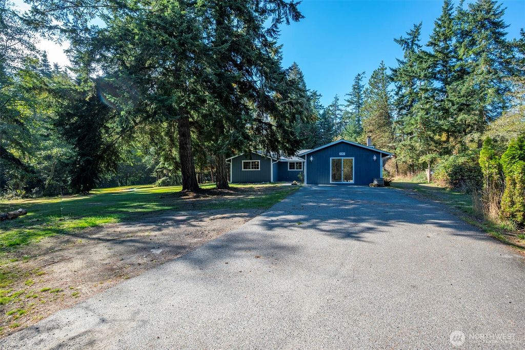Photo of 880 Quail Lane, Oak Harbor, WA 98277 (MLS # 2443111)