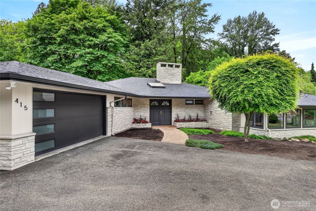 Photo of 415 Front Street S, Issaquah, WA 98027 (MLS # 2525609)