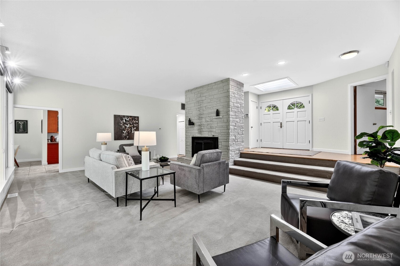 415 Front Street S