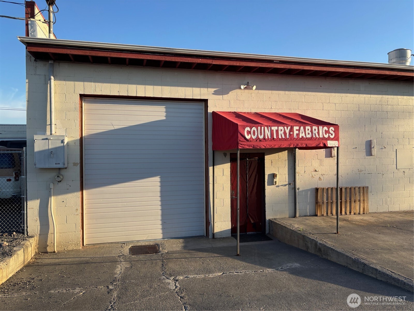 717 W Broadway Avenue