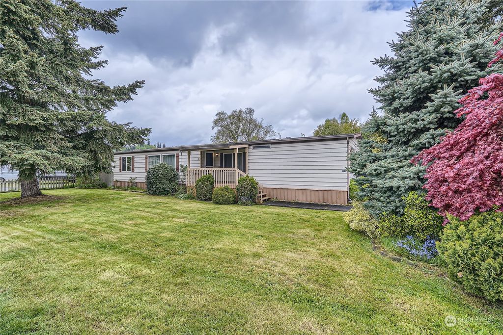 Photo of 215 8th Avenue N, Algona, WA 98001 (MLS # 2230093)