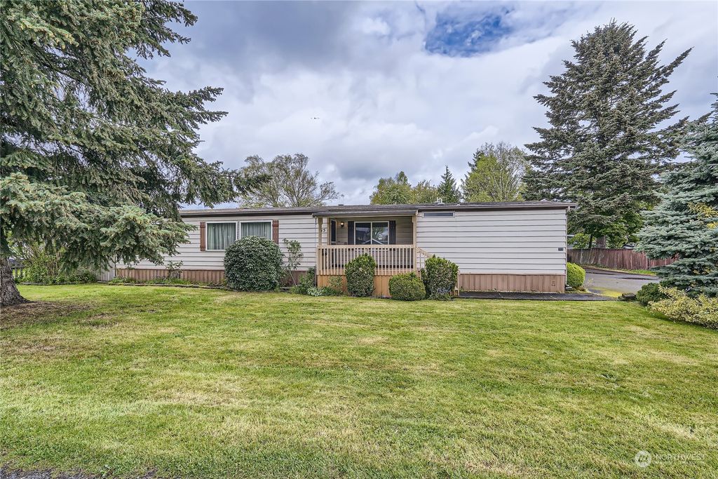 Photo of 215 8th Avenue N, Algona, WA 98001 (MLS # 2230093)