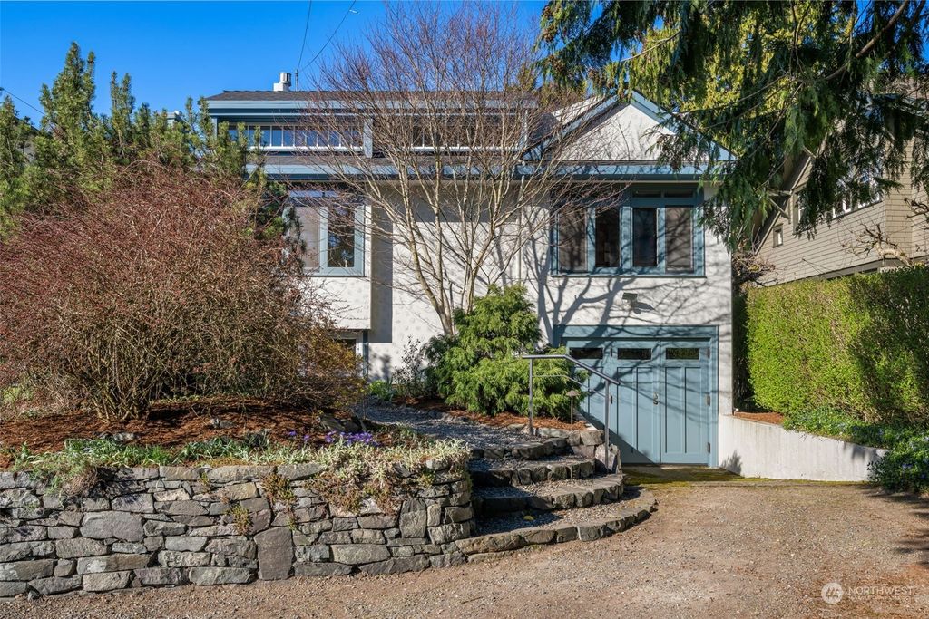 Photo of 2256 NE 62nd St St, Seattle, WA 98115 (MLS # 2211931)