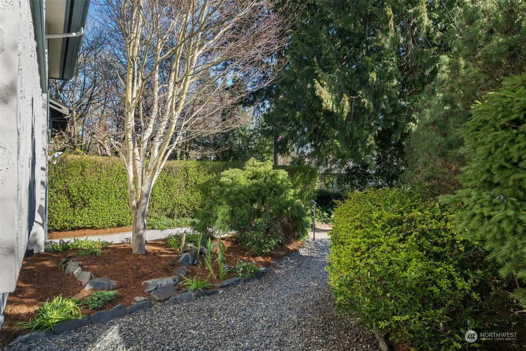 Photo of 2256 NE 62nd St St, Seattle, WA 98115 (MLS # 2211931)