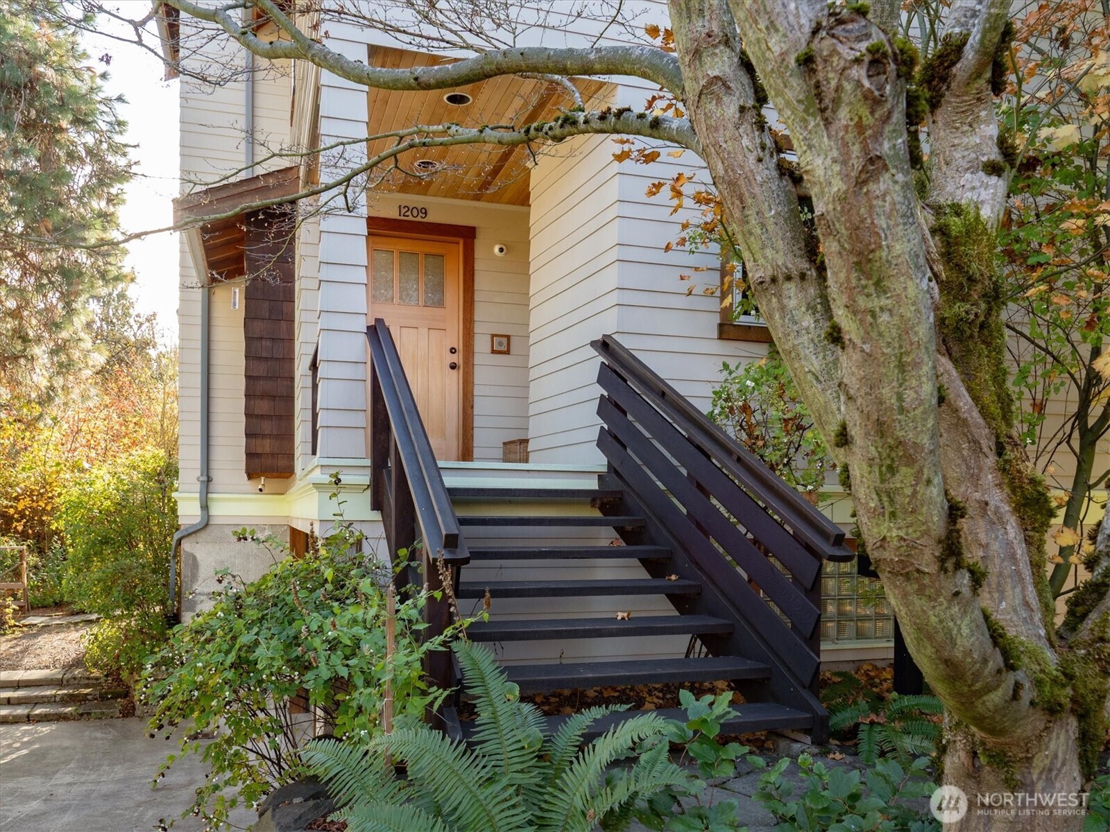 1209 N 44th Street