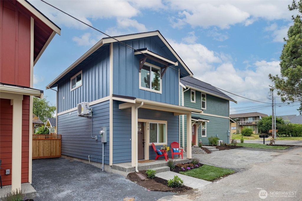 Photo of 210 Carolina St, Bellingham, WA 98225 (MLS # 2542427)