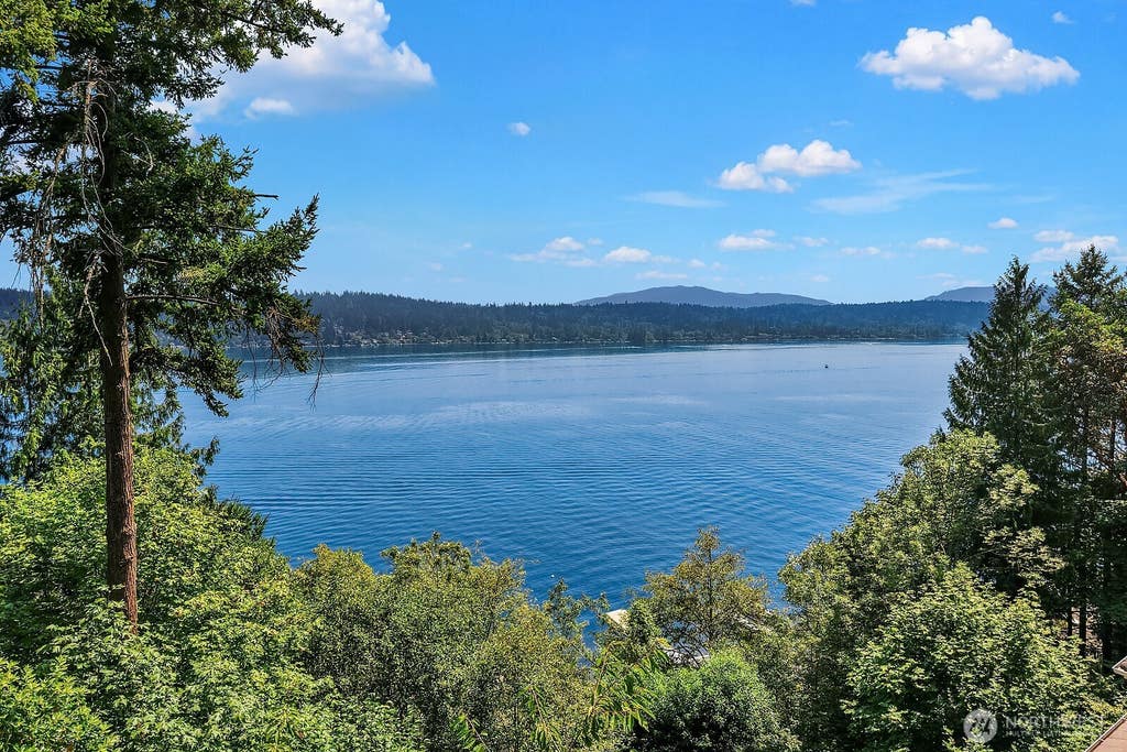 Photo of 1464 W Lake Sammamish Parkway PKWY, Bellevue, WA 98008 (MLS # 2566739)
