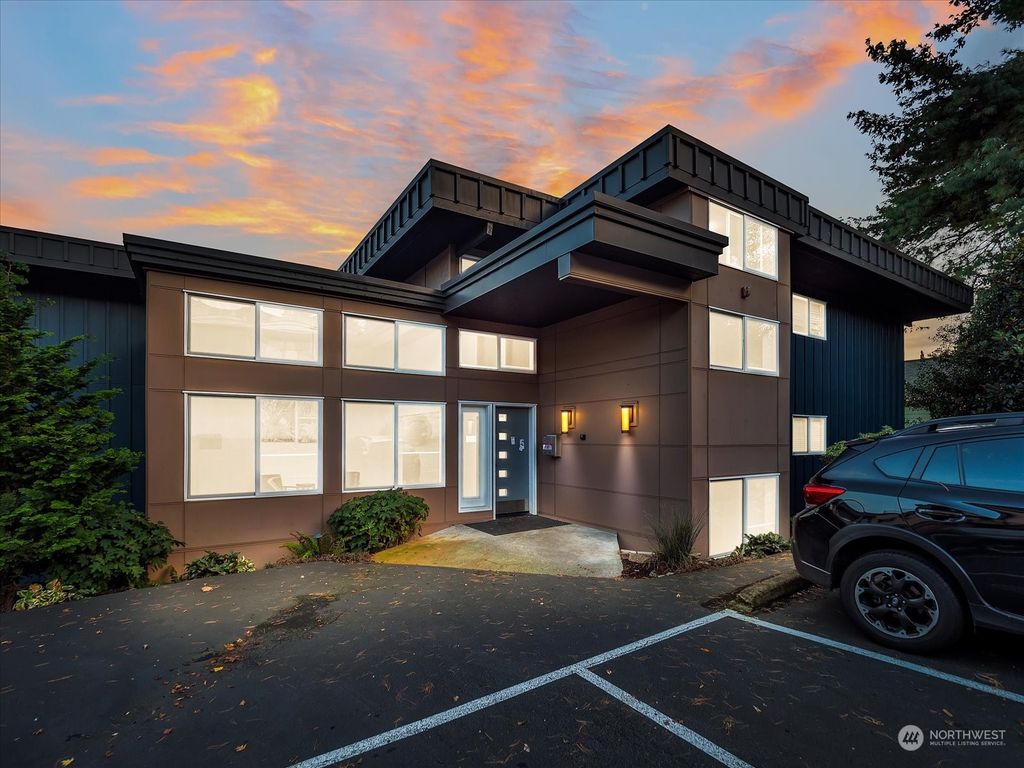 Photo of 3825 NE 155th Place #102, Lake Forest Park, WA 98155 (MLS # 2309974)