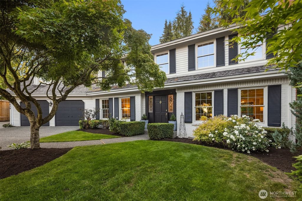 Photo of 4639 241st Avenue SE, Sammamish, WA 98029 (MLS # 2391907)