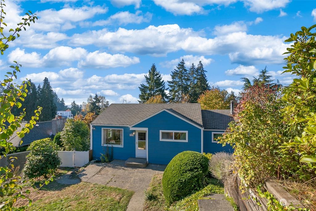 Photo of 507 Windsor Place NE, Renton, WA 98056 (MLS # 2017137)