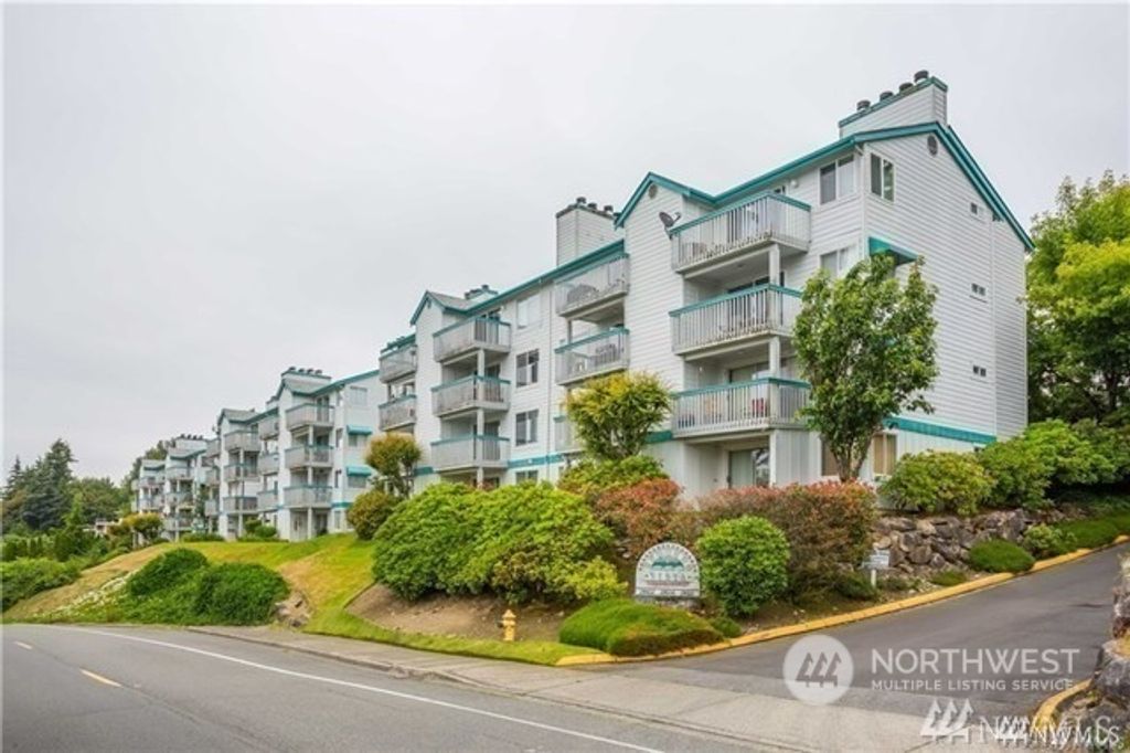 Photo of 28610 16th Avenue S #101, Federal Way, WA 98003 (MLS # 2070323)