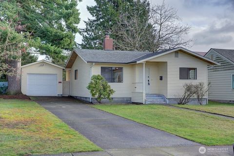 Photo of 1111 Lombard Avenue, Everett, WA 98201 (MLS # 2466092)